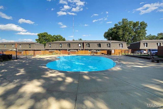 4234 Burnett Walk, Mehlville, MO 63125
