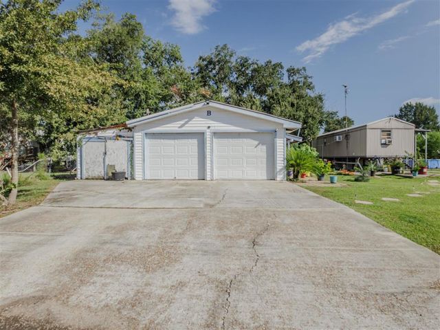 2352 Salmon Street, Lake Charles, LA 70605