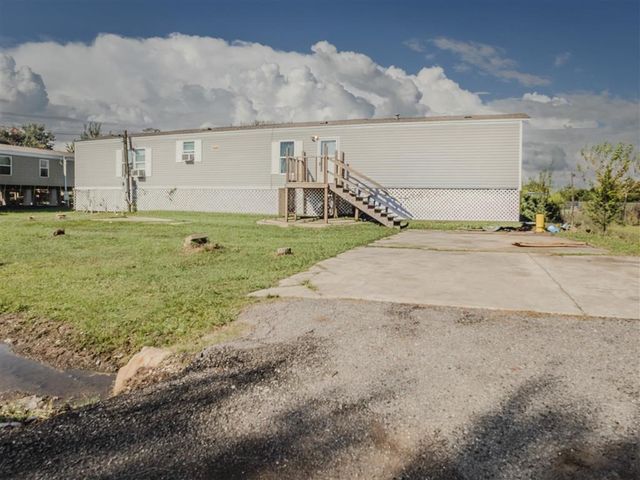 2352 Salmon Street, Lake Charles, LA 70605