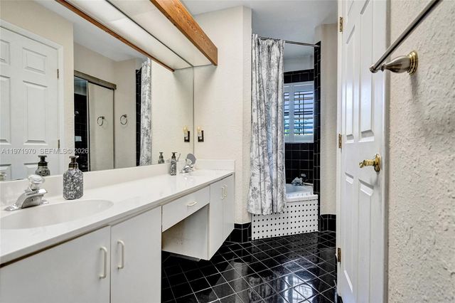 14681 Poplar Hill Ct, Davie, FL 33325