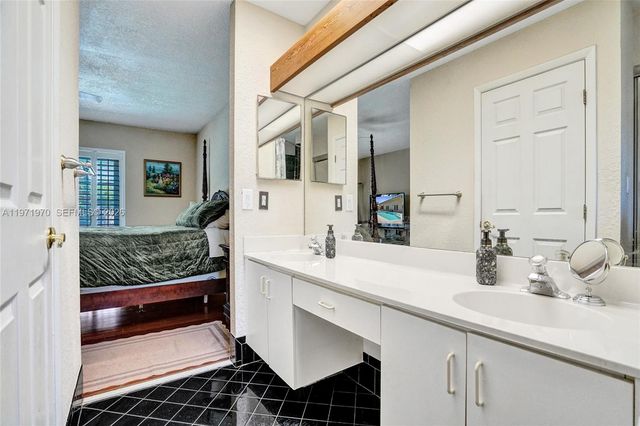 14681 Poplar Hill Ct, Davie, FL 33325