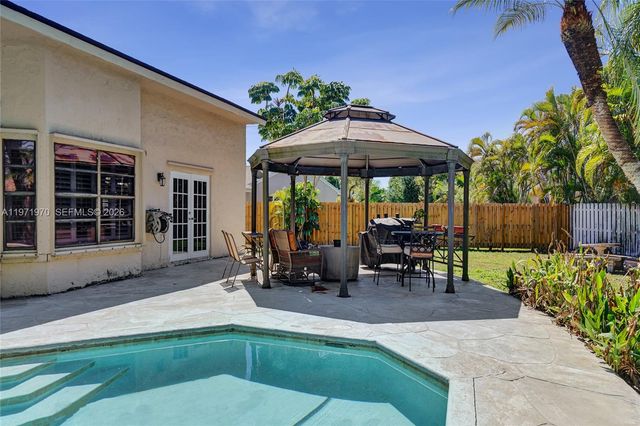 14681 Poplar Hill Ct, Davie, FL 33325