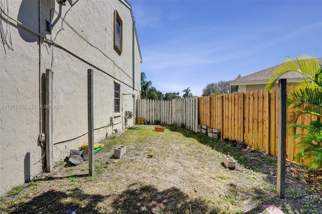 14681 Poplar Hill Ct, Davie, FL 33325