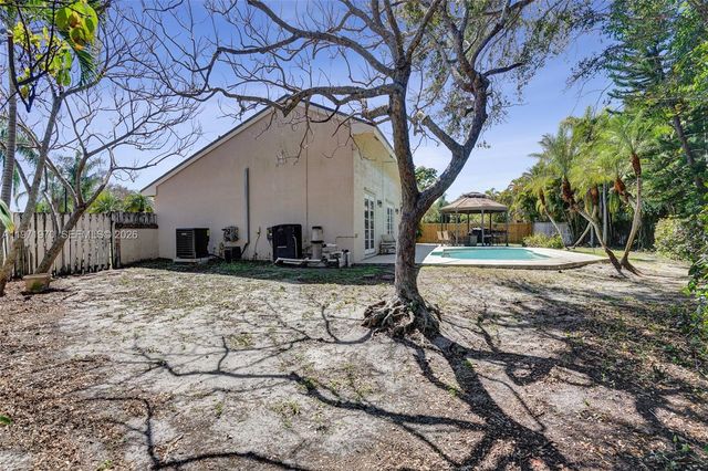 14681 Poplar Hill Ct, Davie, FL 33325