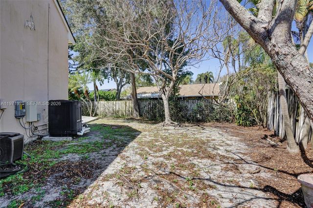 14681 Poplar Hill Ct, Davie, FL 33325