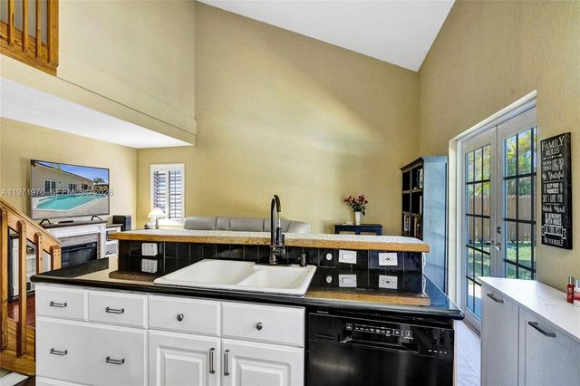 14681 Poplar Hill Ct, Davie, FL 33325