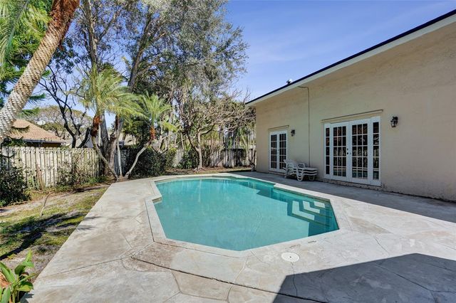 14681 Poplar Hill Ct, Davie, FL 33325