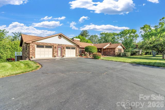 218 Brown Road, Hendersonville, NC 28791