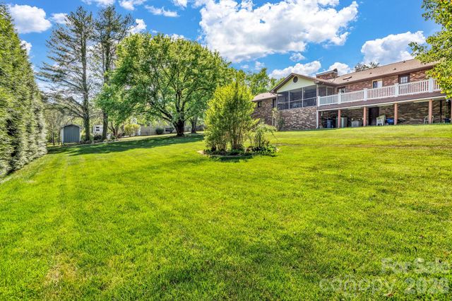 218 Brown Road, Hendersonville, NC 28791