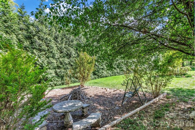 218 Brown Road, Hendersonville, NC 28791