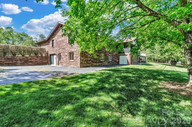 218 Brown Road, Hendersonville, NC 28791