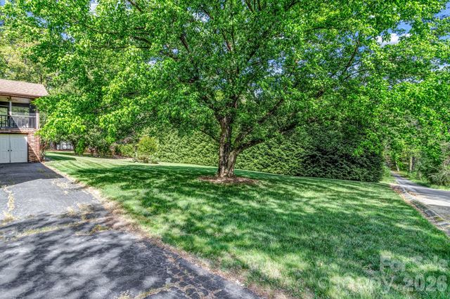 218 Brown Road, Hendersonville, NC 28791
