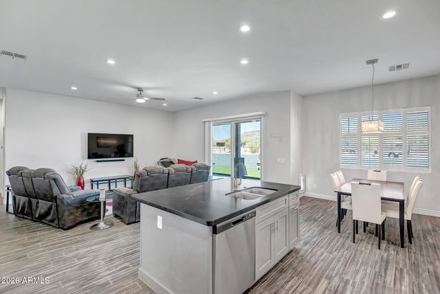 48129 N 15TH Avenue, New River, AZ 85087