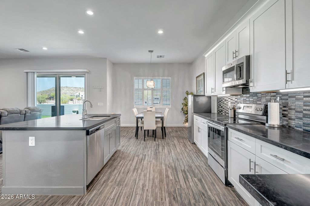 48129 N 15TH Avenue, New River, AZ 85087