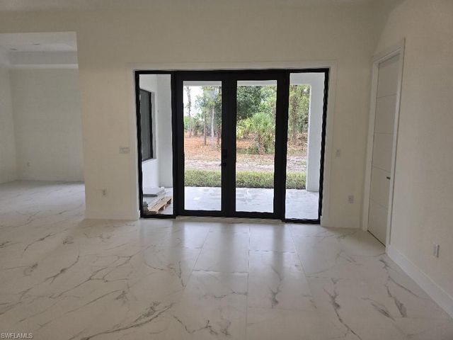 3943 16th AVE NE, Naples, FL 34120