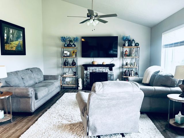 2944 Prairieside Place, Norwalk, IA 50211