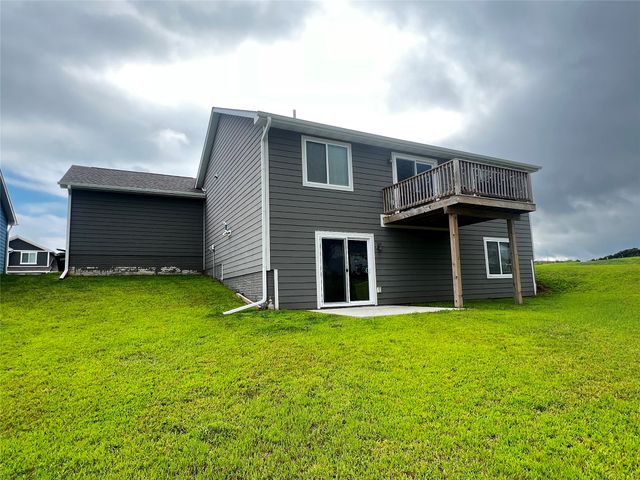 2944 Prairieside Place, Norwalk, IA 50211