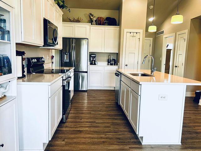 2944 Prairieside Place, Norwalk, IA 50211