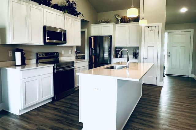 2944 Prairieside Place, Norwalk, IA 50211