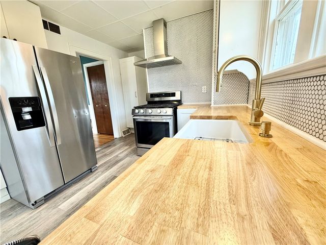 228 E Sheridan Ave, New Castle, PA 16105