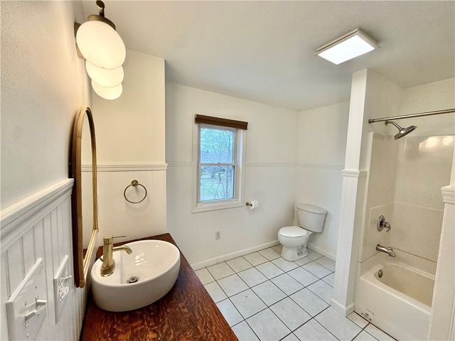 228 E Sheridan Ave, New Castle, PA 16105