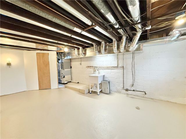 228 E Sheridan Ave, New Castle, PA 16105