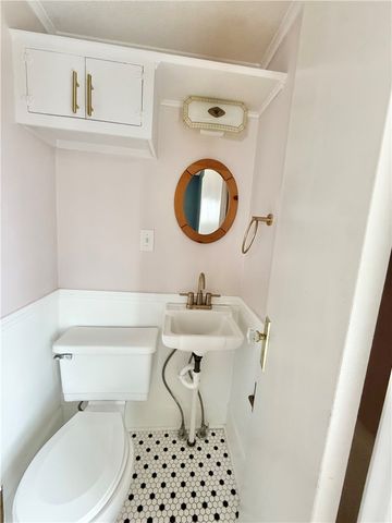 228 E Sheridan Ave, New Castle, PA 16105