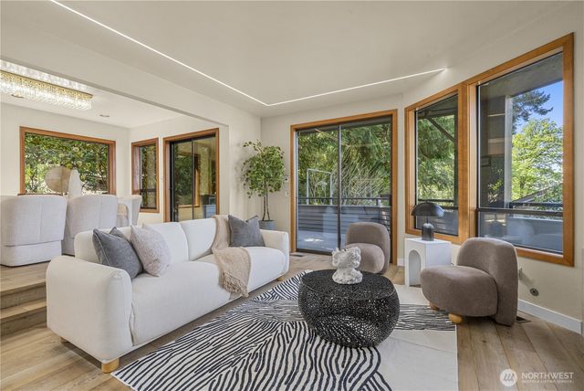 13707 SE 51st Place, Bellevue, WA 98006