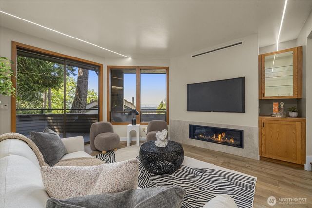 13707 SE 51st Place, Bellevue, WA 98006