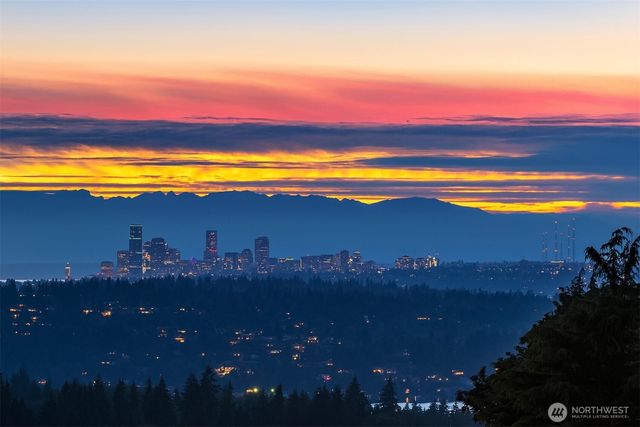 13707 SE 51st Place, Bellevue, WA 98006