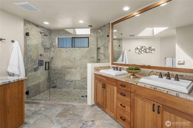 13707 SE 51st Place, Bellevue, WA 98006