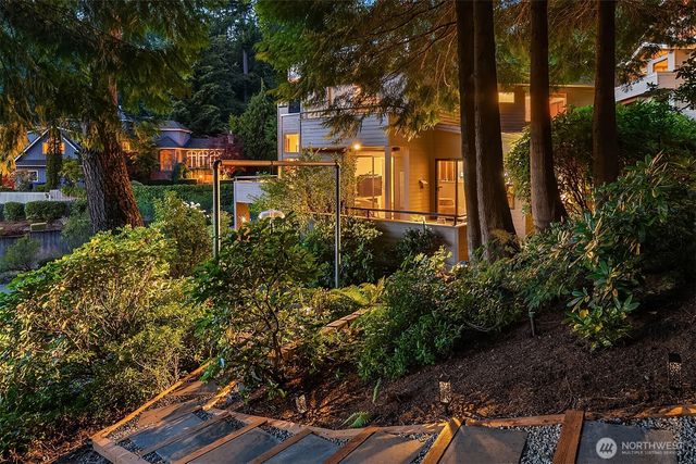 13707 SE 51st Place, Bellevue, WA 98006