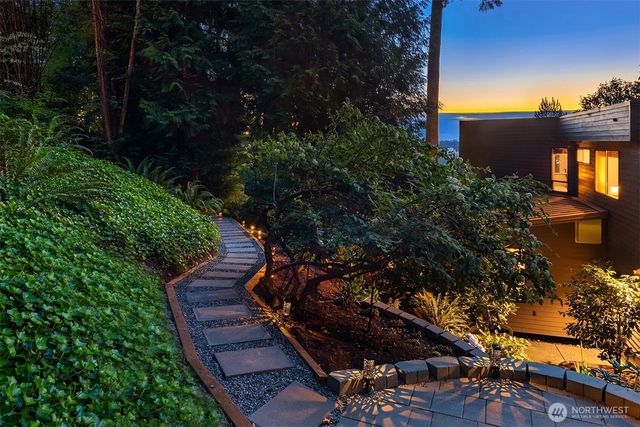 13707 SE 51st Place, Bellevue, WA 98006