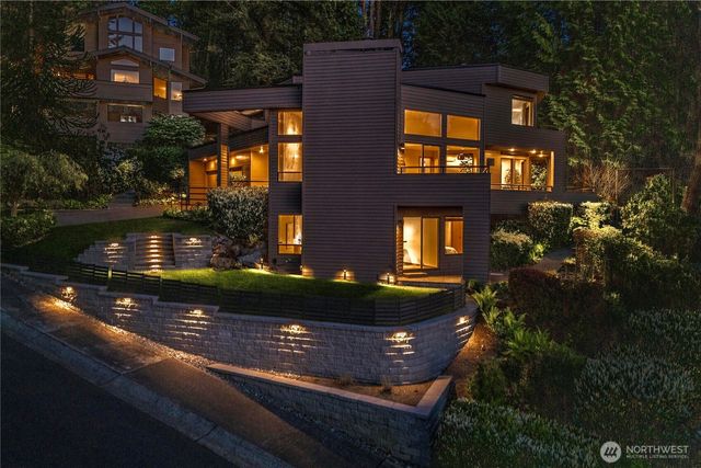 13707 SE 51st Place, Bellevue, WA 98006