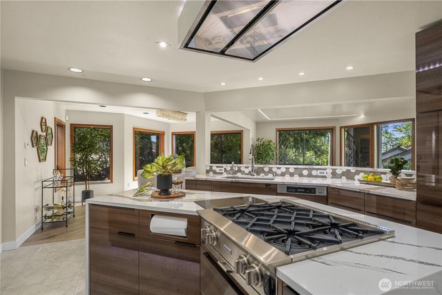 13707 SE 51st Place, Bellevue, WA 98006