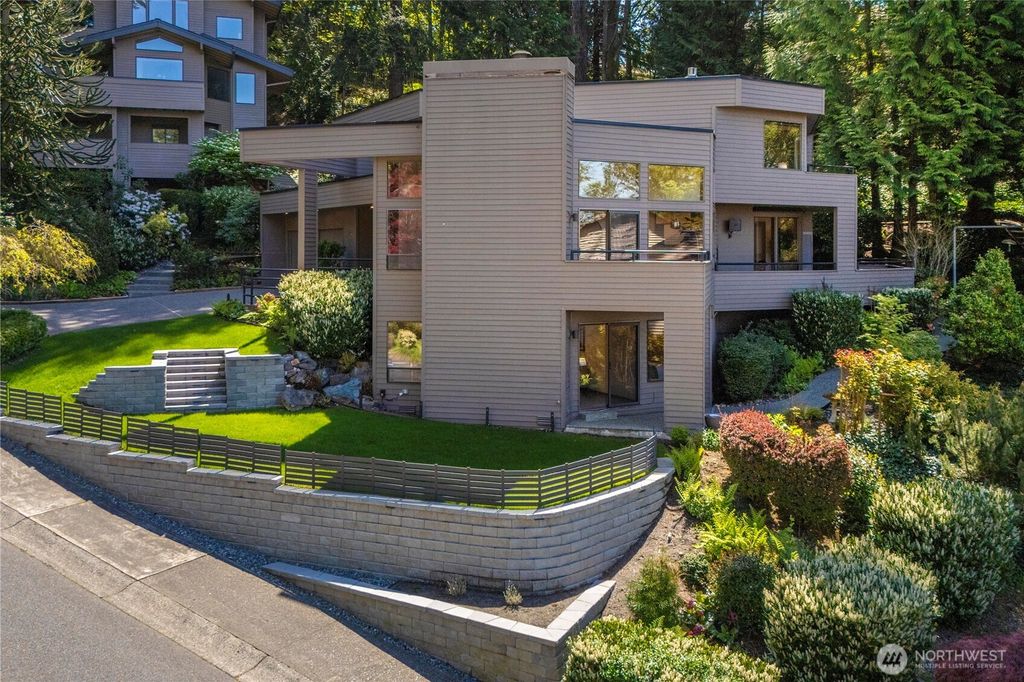13707 SE 51st Place, Bellevue, WA 98006