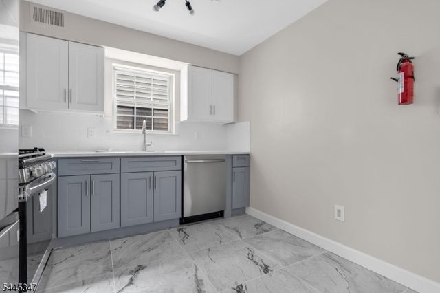 533 S 10Th St, Newark City, NJ 07103