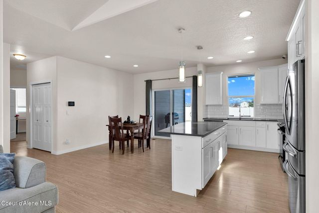 8114 N Girard CIR, Coeur D'alene, ID 83815