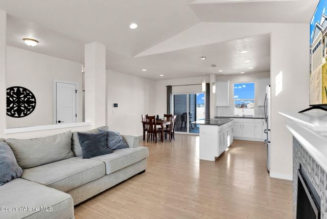 8114 N Girard CIR, Coeur D'alene, ID 83815