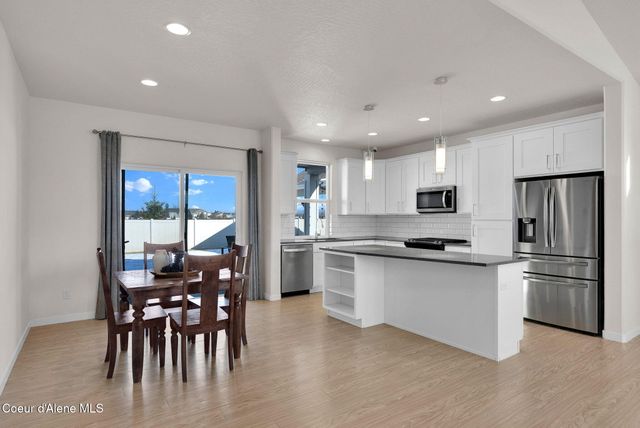 8114 N Girard CIR, Coeur D'alene, ID 83815