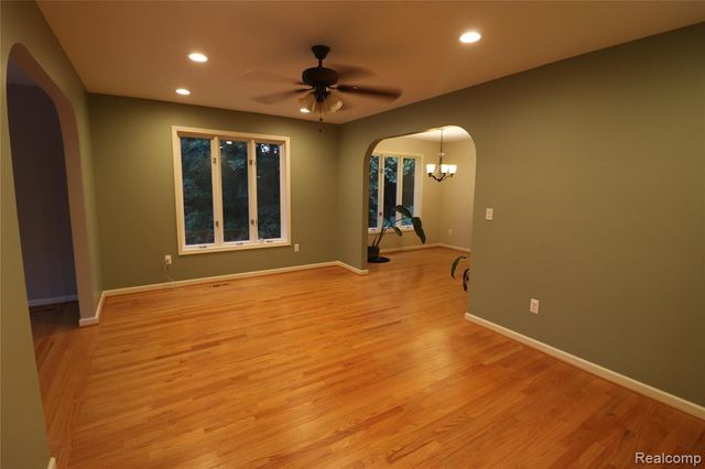 4223 S Baldwin Road, Lake Orion, MI 48359