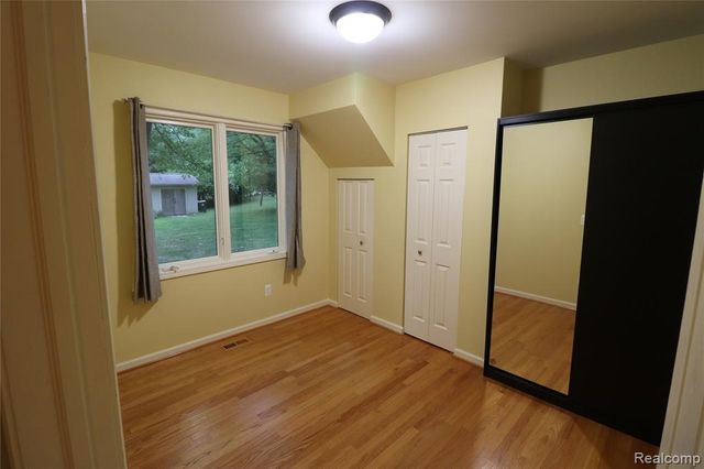 4223 S Baldwin Road, Lake Orion, MI 48359