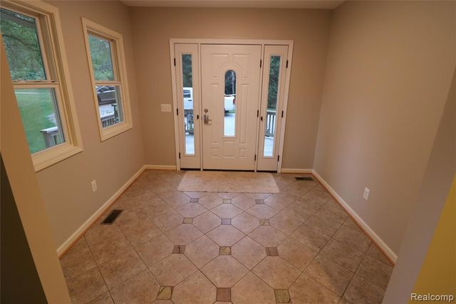 4223 S Baldwin Road, Lake Orion, MI 48359