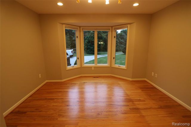 4223 S Baldwin Road, Lake Orion, MI 48359