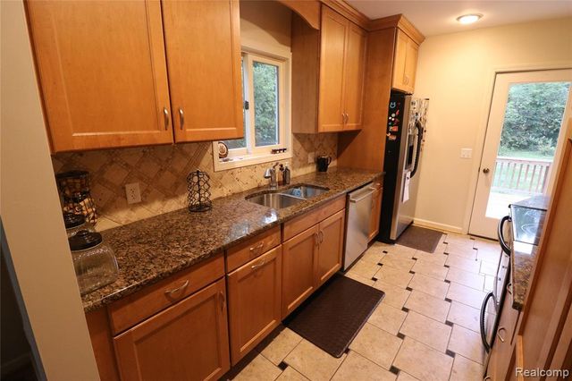4223 S Baldwin Road, Lake Orion, MI 48359