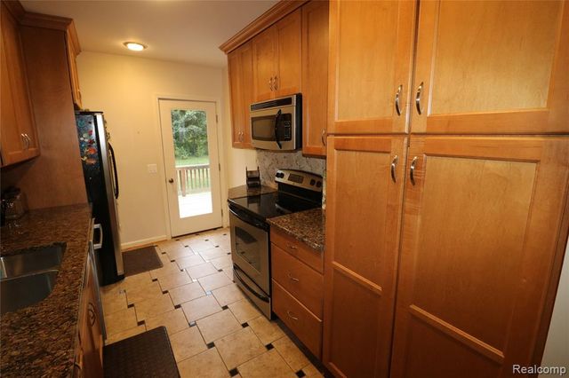 4223 S Baldwin Road, Lake Orion, MI 48359