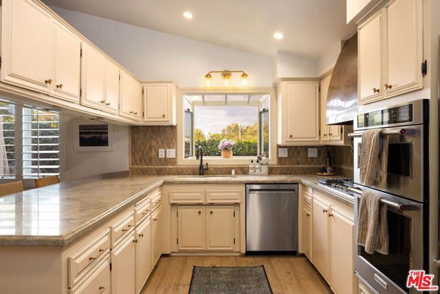 20523 Miranda Place, Woodland Hills (los Angeles), CA 91367