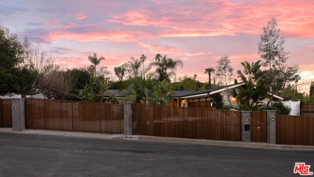 20523 Miranda Place, Woodland Hills (los Angeles), CA 91367