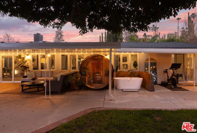 20523 Miranda Place, Woodland Hills (los Angeles), CA 91367