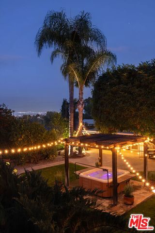 20523 Miranda Place, Woodland Hills (los Angeles), CA 91367